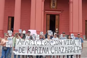 Marcha en reclamo por la desaparicin de Karina Chazarreta