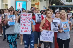 "No me dejes de buscar": familia y amigos marcharon pidiendo la aparicin con vida de Nahir Oliva y Karina Chazarreta