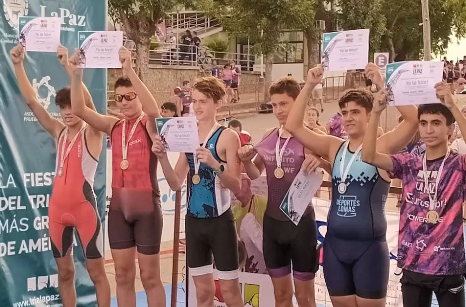 El representante catamarqueo Leonardo Gershani -segundo a la izquierda- logr p