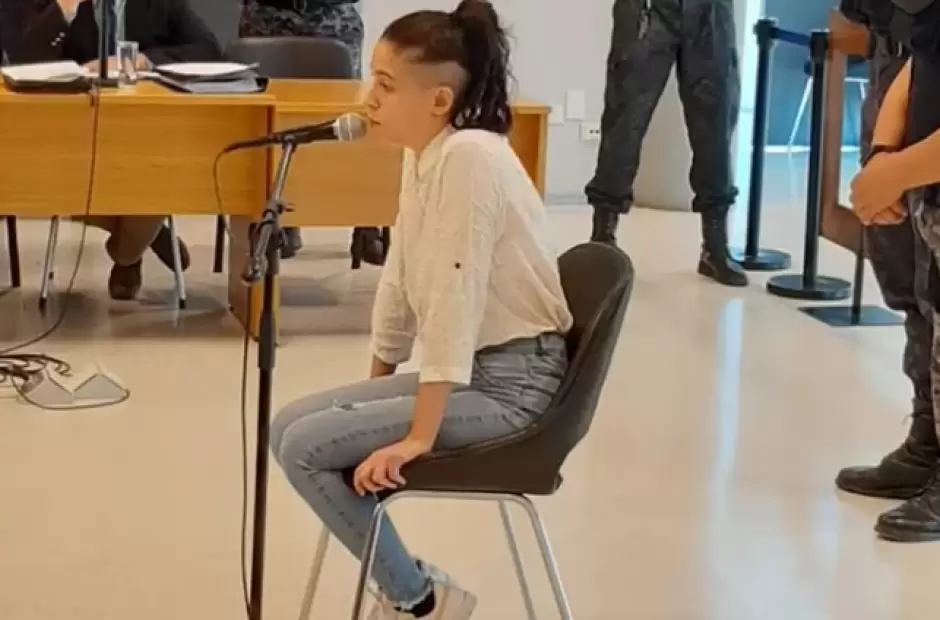 La progenitora de Lucio al momento de hablar durante el juicio.