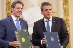 El Gobierno busca implementar una moneda comn con Brasil