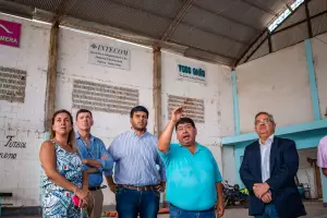 Jalil recorri los avances de obra en el club Ateneo Mariano Moreno y entreg una nueva ambulancia