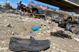 Pakist�n: 51 personas fallecieron, entre ellos 10 menores, luego de que un micro cayera en un puente