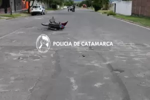 Mujer lesionada en un choque entre una moto y un automvil