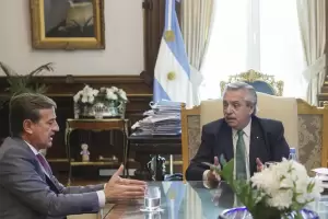 El gobernador de Mendoza pidi que se declare inconstitucional la decisin del Gobierno de entregar tierras a los mapuches