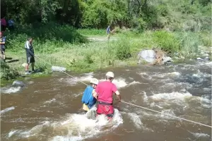 Rescataron a 21 personas varadas en la Casa de Retiro El Tala