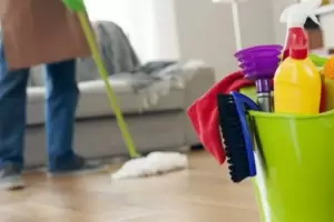 Definen un nuevo aumento salarial para el personal domstico