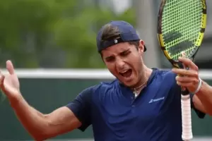 Inslito: Un umpire cuestion a un tenista argentino por festejar los puntos que anotaba