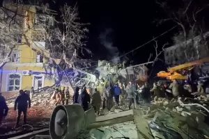 Muertos y decenas de heridos por el ataque ruso a un edificio en Donetsk