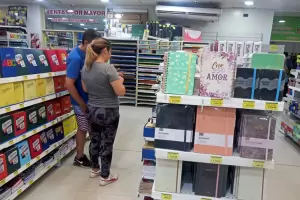 Aumento de la canasta escolar: supera el 100% y una compra promedio ronda los $70 mil