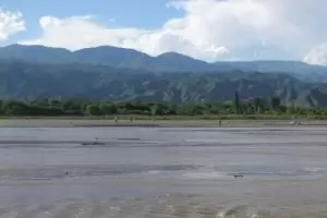 Por la crecida del r�o Santa Mar�a, se interrumpi� el tr�nsito en Ruta Nacional 40 a la altura de El Ba�ado