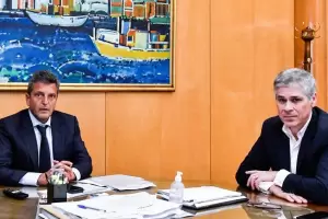 Sergio Massa y el presidente de YPF analizaron los principales proyectos de la compaa para este ao