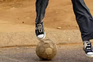 Un nio le escribi una carta a la FIFA para que le permita jugar ftbol: "No me dejan jugar y no entiendo por qu"