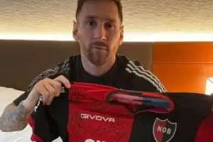 El presidente de Newell's habl� sobre las chances reales de que Leo Messi venga al f�tbol argentino: "A veces son solo sue�os"