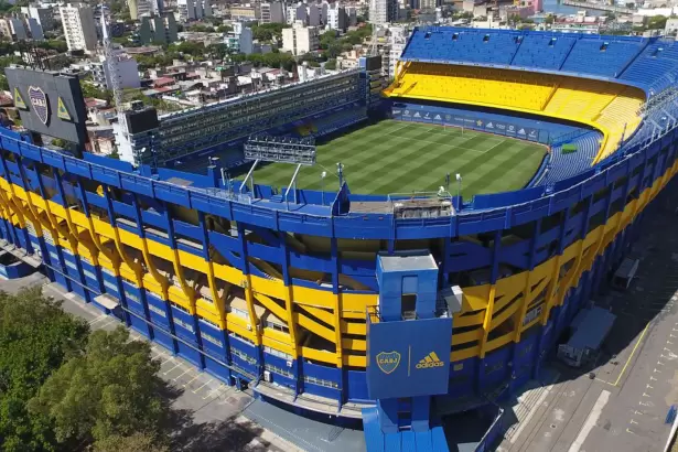 Boca deja la Bombonera por el mal estado del c�sped: a d�nde jugar�