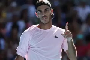 Francisco Cerndolo gan y Argentina est 1 a 1 ante Finlandia en la Copa Davis