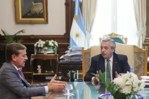 El Gobierno entreg 25 mil hectreas a los mapuches y el gobernador de Mendoza alert que ir a la Justicia