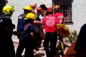 Intent entrar a una casa por la chimenea para robar, pero qued trabado y lo detuvieron