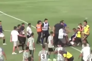 Buscaban alcanzar el ascenso, pero terminaron pelendose y los detuvieron