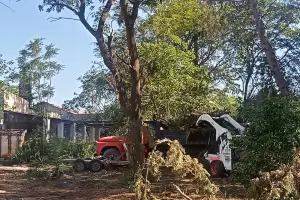 A tres semanas del temporal, en el Parque de los Nios se sigue trabajando