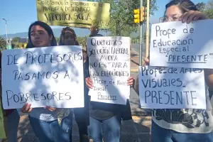 Docentes desempleados volvieron a exigir puestos de trabajo: "la situacin es insostenible"