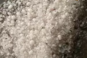 Tras el alerta del SMN, cay granizo en La Paz