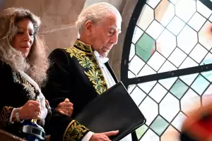 Vargas Llosa ya es miembro de la Academia Francesa: La novela salvar la democracia o morir con ella