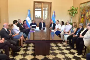 El Gobernador firm un decreto junto a la UNCA para la creacin del Centro Cientfico Tecnolgico