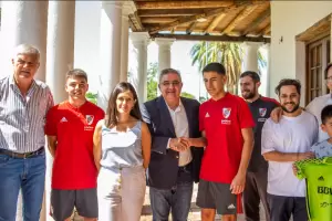 El plantel juvenil de River fue recibido por el Gobernador Jalil