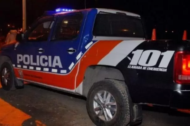 Colisi�n en calle Rep�blica: dos j�venes heridos tras impactar contra la puerta de un autom�vil