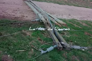 Recreo: El temporal destroz postes del tendido elctrico y dej sin agua a la poblacin
