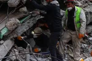 Tras el terremoto de Turqua: rescataron a una mujer de 70 aos despus de 212 horas