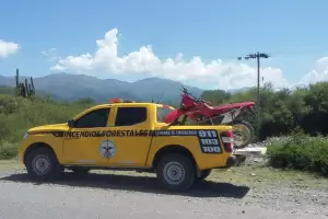 Combaten incendio forestal al oeste de Concepcin de Capayn