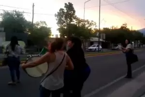 Docentes autoconvocados protestaron frente a la Escuela de La Chacarita