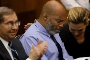 Un hombre fue liberado, tras pasar 28 aos preso por un crimen que no cometi