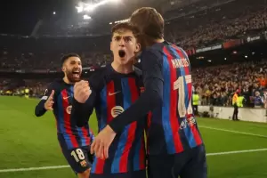 Barcelona y Manchester United empataron 2-2 en el inicio su serie por la Europa League