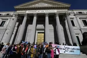 Espaa aprob una ley que permite a menores de 16 aos cambiar de sexo y abortar sin permiso de sus padres