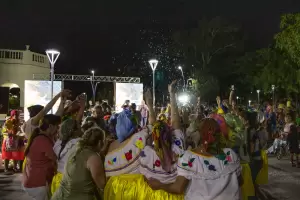 El jueves de comadres se celebr a puro ritmo en Capital