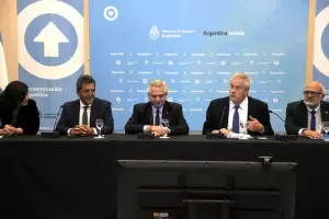 El Gobierno Nacional acord con los gremios docentes un aumento  del 33,5% del salario mnimo