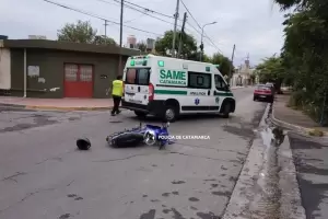 Siniestro vial: un motociclista result herido tras colisionar contra un automvil