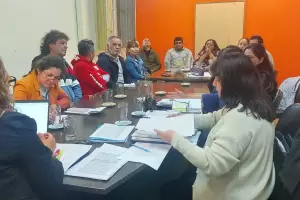 Educacin se reuni con directivos y docentes de las Escuelas Secundarias EDJAS y convoc a la Intersindical docente