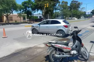 Una motocicleta colision contra un automvil en avenida Presidente Castillo