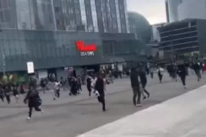 Estampida en un shopping de Pars por un caso de suicidio