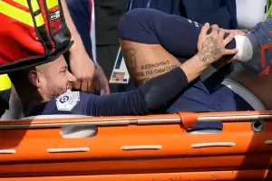 Neymar comparti una preocupante foto en redes sociales y se mostr angustiado por su lesin en el tobillo
