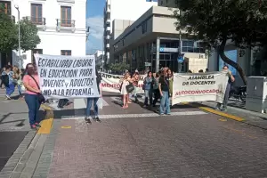 Docentes Autoconvocados realizarn una manifestacin pidiendo un aumento salarial "de emergencia"
