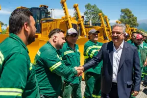 Jalil  entreg mquinas a organismos provinciales para potenciar el desarrollo y avance de obras