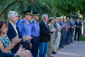 Natalicio del General San Martn: Dusso particip del acto en la Plazoleta de la Bandera