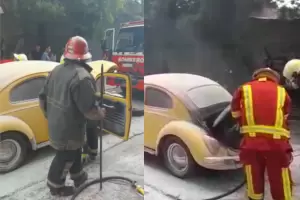 Un Volkswagen Escarabajo se incendi en pleno centro capitalino