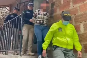 Una madre fue detenida por obligar a sus hijos de 1, 7 y 9 a grabar pornografa infantil en Colombia