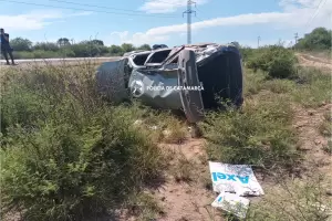 Cuatro heridos tras un violento vuelco en la ruta 157